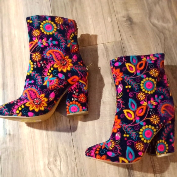 Ankle Boots Size 9 - Picture 2 of 4